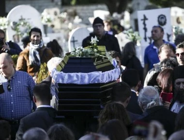 Κρήτη: Πήγαν στην κηδεία αλλά δεν ήξεραν... ποιος ήταν ο νεκρός- Τα δύο ονόματα που έφεραν το μπέρδεμα